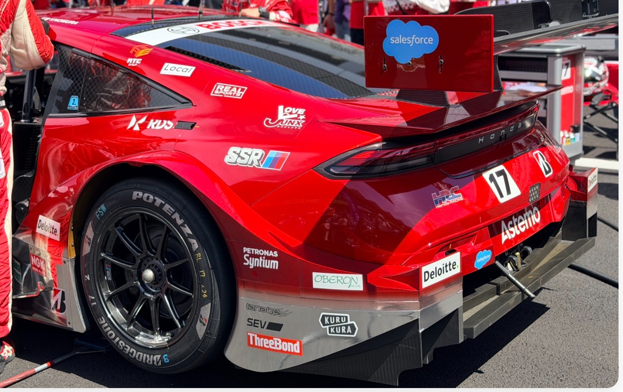 Astemo REAL RACING ピット